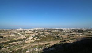 1200px-Landskap_på_Malta